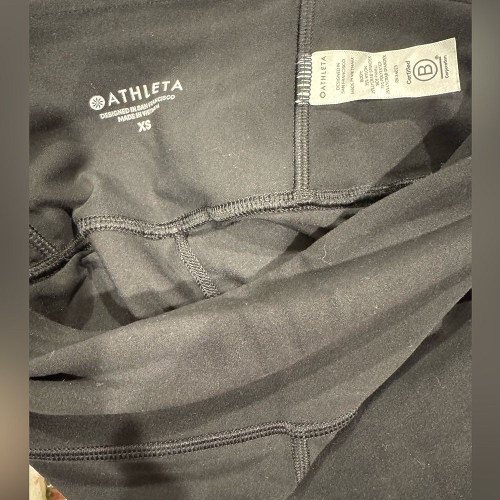 Athleta Black and Cream Scalloped Leggings XS - Picture 3 of 3